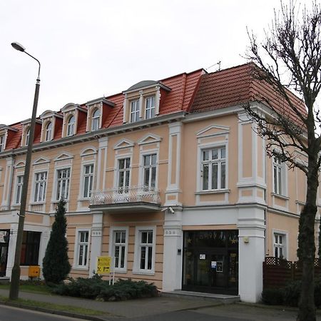Hotel Polonia Chojnice Extérieur photo